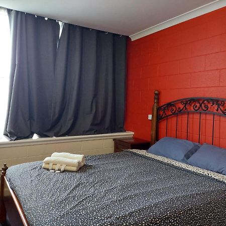 Port Adelaide Backpackers Hostel Buitenkant foto