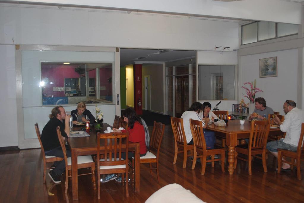 Port Adelaide Backpackers Hostel Buitenkant foto