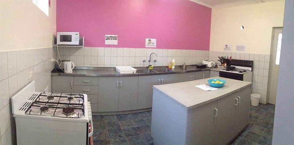 Port Adelaide Backpackers Hostel Buitenkant foto