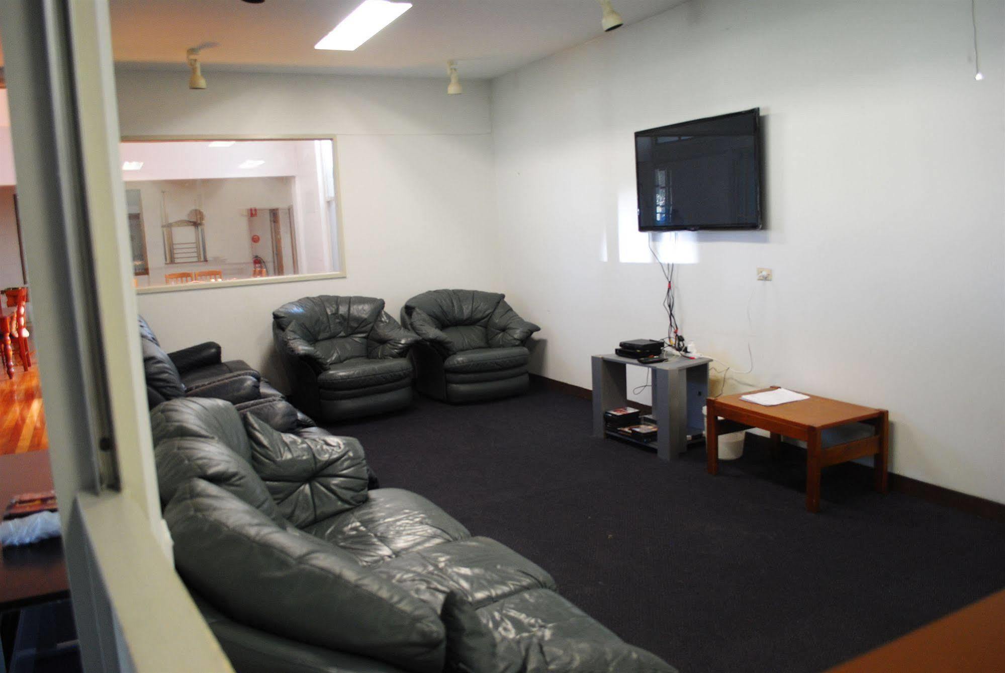 Port Adelaide Backpackers Hostel Buitenkant foto